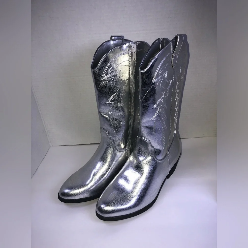 Steve Madden Silver Metallic Western Boots NWOT size 4